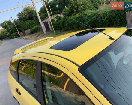 Желтый Форд Фокус, объемом двигателя 2 л и пробегом 202 тыс. км за 3900 $, фото 12 на Automoto.ua