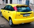 Желтый Форд Фокус, объемом двигателя 2 л и пробегом 160 тыс. км за 3200 $, фото 2 на Automoto.ua