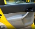 Желтый Форд Фокус, объемом двигателя 2 л и пробегом 160 тыс. км за 3200 $, фото 7 на Automoto.ua