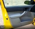 Желтый Форд Фокус, объемом двигателя 2 л и пробегом 160 тыс. км за 3200 $, фото 3 на Automoto.ua