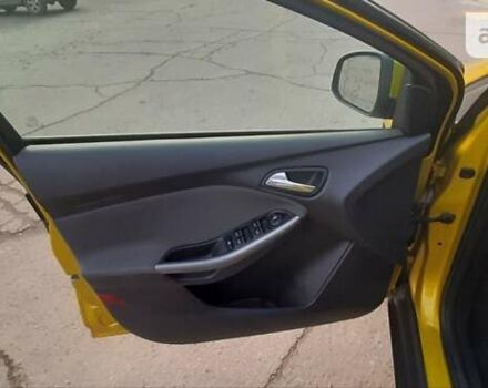 Желтый Форд Фокус, объемом двигателя 1.6 л и пробегом 260 тыс. км за 8400 $, фото 4 на Automoto.ua