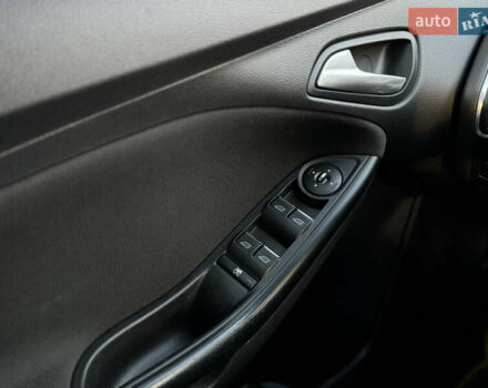 Желтый Форд Фокус, объемом двигателя 1.6 л и пробегом 181 тыс. км за 7500 $, фото 12 на Automoto.ua