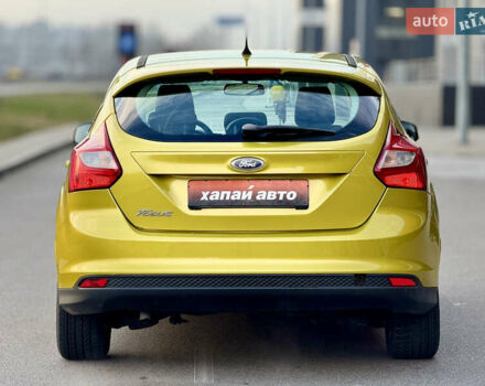 Желтый Форд Фокус, объемом двигателя 1.6 л и пробегом 181 тыс. км за 7500 $, фото 5 на Automoto.ua