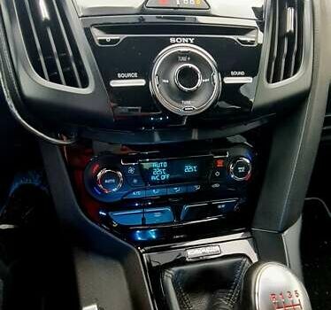 Желтый Форд Фокус, объемом двигателя 2 л и пробегом 119 тыс. км за 18000 $, фото 16 на Automoto.ua