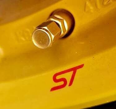 Желтый Форд Фокус, объемом двигателя 2 л и пробегом 119 тыс. км за 18000 $, фото 6 на Automoto.ua