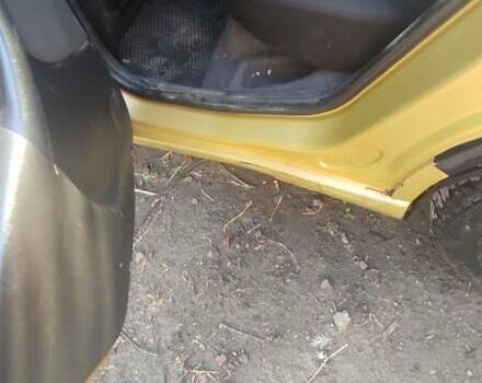 Желтый Форд Фокус, объемом двигателя 1.8 л и пробегом 325 тыс. км за 1900 $, фото 3 на Automoto.ua