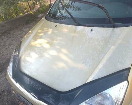 Желтый Форд Фокус, объемом двигателя 1.8 л и пробегом 325 тыс. км за 1900 $, фото 2 на Automoto.ua