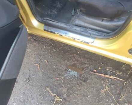 Желтый Форд Фокус, объемом двигателя 1.8 л и пробегом 325 тыс. км за 1900 $, фото 15 на Automoto.ua