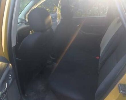 Желтый Форд Фокус, объемом двигателя 1.8 л и пробегом 325 тыс. км за 1900 $, фото 11 на Automoto.ua