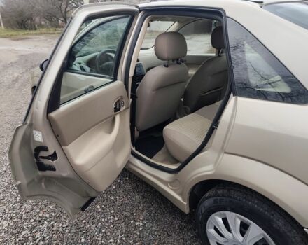 Желтый Форд Фокус, объемом двигателя 2 л и пробегом 146 тыс. км за 4300 $, фото 14 на Automoto.ua