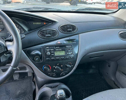 Серый Форд Фокус, объемом двигателя 1.8 л и пробегом 296 тыс. км за 2690 $, фото 23 на Automoto.ua