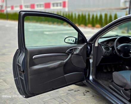 Серый Форд Фокус, объемом двигателя 1.8 л и пробегом 275 тыс. км за 1999 $, фото 18 на Automoto.ua