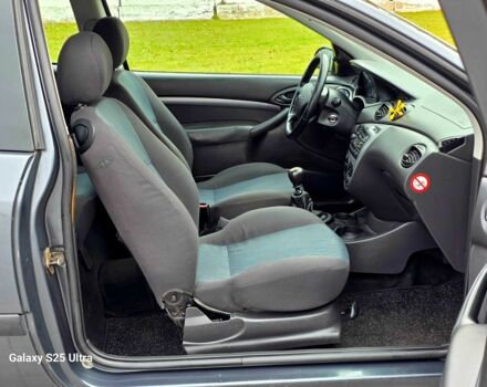 Серый Форд Фокус, объемом двигателя 1.8 л и пробегом 275 тыс. км за 1999 $, фото 7 на Automoto.ua