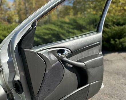 Серый Форд Фокус, объемом двигателя 1.6 л и пробегом 168 тыс. км за 4500 $, фото 6 на Automoto.ua