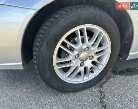 Серый Форд Фокус, объемом двигателя 1.6 л и пробегом 168 тыс. км за 4500 $, фото 7 на Automoto.ua