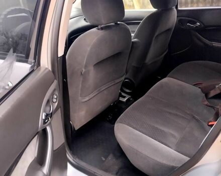 Серый Форд Фокус, объемом двигателя 1.6 л и пробегом 200 тыс. км за 4200 $, фото 5 на Automoto.ua