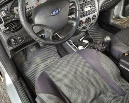 Серый Форд Фокус, объемом двигателя 1.8 л и пробегом 180 тыс. км за 3000 $, фото 9 на Automoto.ua