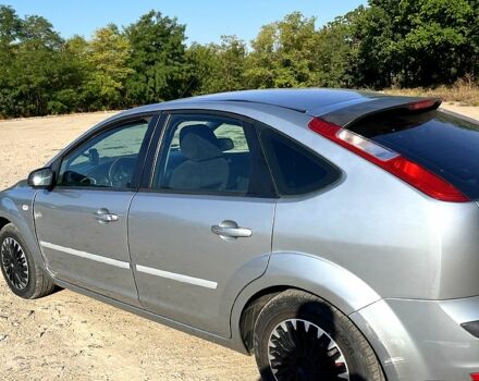 Серый Форд Фокус, объемом двигателя 1.6 л и пробегом 295 тыс. км за 3500 $, фото 2 на Automoto.ua