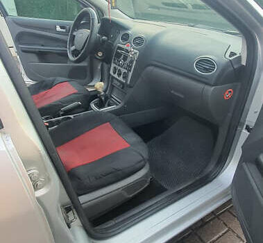 Сірий Форд Фокус, об'ємом двигуна 1.6 л та пробігом 214 тис. км за 3600 $, фото 2 на Automoto.ua