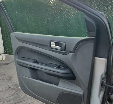 Сірий Форд Фокус, об'ємом двигуна 1.6 л та пробігом 214 тис. км за 3600 $, фото 9 на Automoto.ua