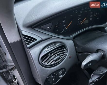 Серый Форд Фокус, объемом двигателя 1.6 л и пробегом 364 тыс. км за 3000 $, фото 10 на Automoto.ua