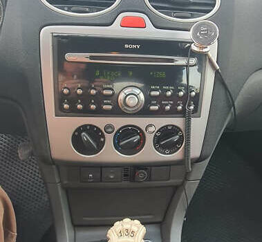 Сірий Форд Фокус, об'ємом двигуна 1.6 л та пробігом 214 тис. км за 3600 $, фото 6 на Automoto.ua