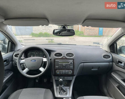 Серый Форд Фокус, объемом двигателя 1.6 л и пробегом 220 тыс. км за 3800 $, фото 6 на Automoto.ua