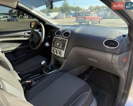 Сірий Форд Фокус, об'ємом двигуна 1.6 л та пробігом 200 тис. км за 3500 $, фото 9 на Automoto.ua