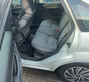 Сірий Форд Фокус, об'ємом двигуна 1.6 л та пробігом 214 тис. км за 3600 $, фото 18 на Automoto.ua