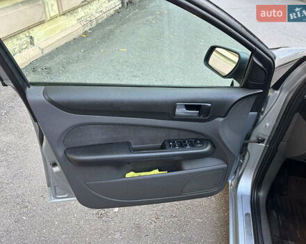 Форд Фокус 2005 в Черновцах на Automoto.ua Серый Форд Фокус, объемом двигателя 2 л и пробегом 320 тыс. км за 4150 $, фото 15 на Automoto.ua