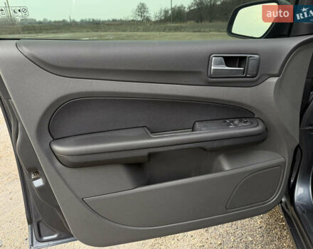 Сірий Форд Фокус, об'ємом двигуна 1.6 л та пробігом 155 тис. км за 5300 $, фото 7 на Automoto.ua