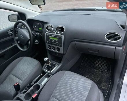 Серый Форд Фокус, объемом двигателя 1.56 л и пробегом 226 тыс. км за 2999 $, фото 16 на Automoto.ua