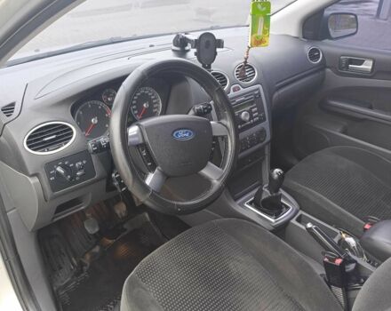 Серый Форд Фокус, объемом двигателя 1.6 л и пробегом 260 тыс. км за 3350 $, фото 6 на Automoto.ua