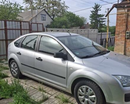 Серый Форд Фокус, объемом двигателя 1.6 л и пробегом 220 тыс. км за 5000 $, фото 2 на Automoto.ua