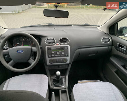 Серый Форд Фокус, объемом двигателя 1.56 л и пробегом 318 тыс. км за 4200 $, фото 7 на Automoto.ua