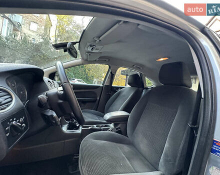 Форд Фокус 2005 в Черновцах на Automoto.ua Серый Форд Фокус, объемом двигателя 2 л и пробегом 320 тыс. км за 4150 $, фото 20 на Automoto.ua