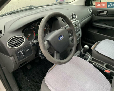 Серый Форд Фокус, объемом двигателя 1.56 л и пробегом 318 тыс. км за 4200 $, фото 10 на Automoto.ua