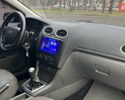 Сірий Форд Фокус, об'ємом двигуна 1.6 л та пробігом 303 тис. км за 4500 $, фото 9 на Automoto.ua