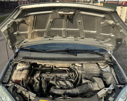 Серый Форд Фокус, объемом двигателя 1.6 л и пробегом 206 тыс. км за 3900 $, фото 50 на Automoto.ua