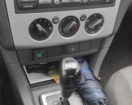 Серый Форд Фокус, объемом двигателя 1.6 л и пробегом 335 тыс. км за 3990 $, фото 5 на Automoto.ua