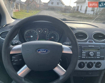 Серый Форд Фокус, объемом двигателя 1.6 л и пробегом 206 тыс. км за 3900 $, фото 32 на Automoto.ua