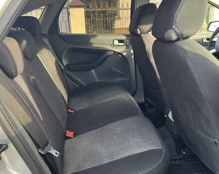 Серый Форд Фокус, объемом двигателя 1.6 л и пробегом 206 тыс. км за 3900 $, фото 42 на Automoto.ua