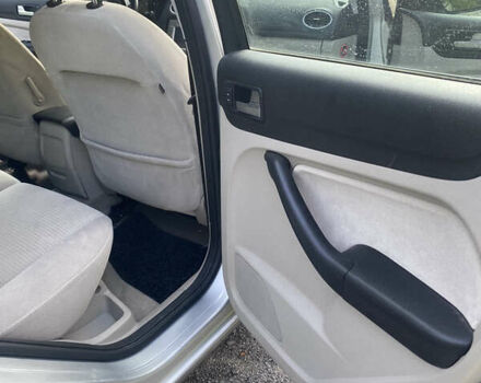 Серый Форд Фокус, объемом двигателя 1.6 л и пробегом 227 тыс. км за 5200 $, фото 12 на Automoto.ua