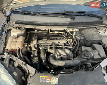 Серый Форд Фокус, объемом двигателя 1.6 л и пробегом 206 тыс. км за 3900 $, фото 53 на Automoto.ua