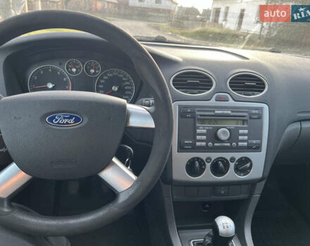 Серый Форд Фокус, объемом двигателя 1.6 л и пробегом 206 тыс. км за 3900 $, фото 33 на Automoto.ua