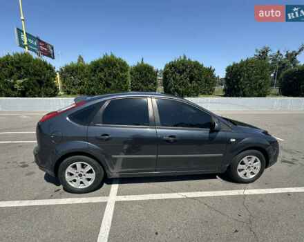 Серый Форд Фокус, объемом двигателя 1.6 л и пробегом 190 тыс. км за 4999 $, фото 6 на Automoto.ua