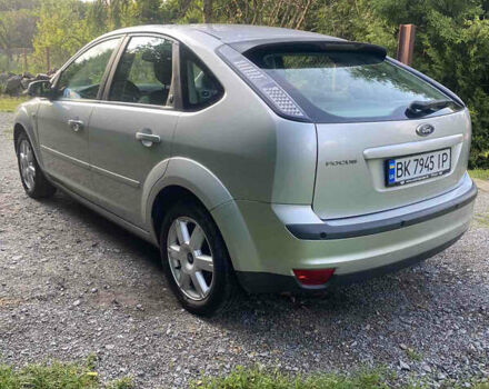 Серый Форд Фокус, объемом двигателя 1.6 л и пробегом 227 тыс. км за 5200 $, фото 6 на Automoto.ua