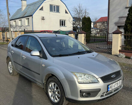 Серый Форд Фокус, объемом двигателя 1.6 л и пробегом 206 тыс. км за 3900 $, фото 6 на Automoto.ua