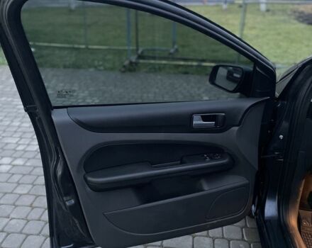 Серый Форд Фокус, объемом двигателя 1.6 л и пробегом 304 тыс. км за 4500 $, фото 10 на Automoto.ua