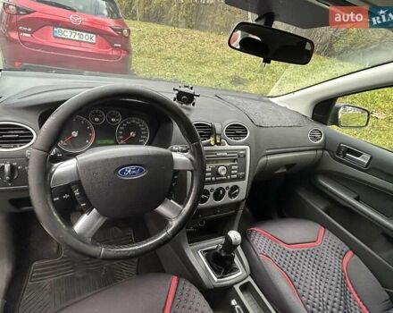 Серый Форд Фокус, объемом двигателя 1.6 л и пробегом 219 тыс. км за 3500 $, фото 14 на Automoto.ua